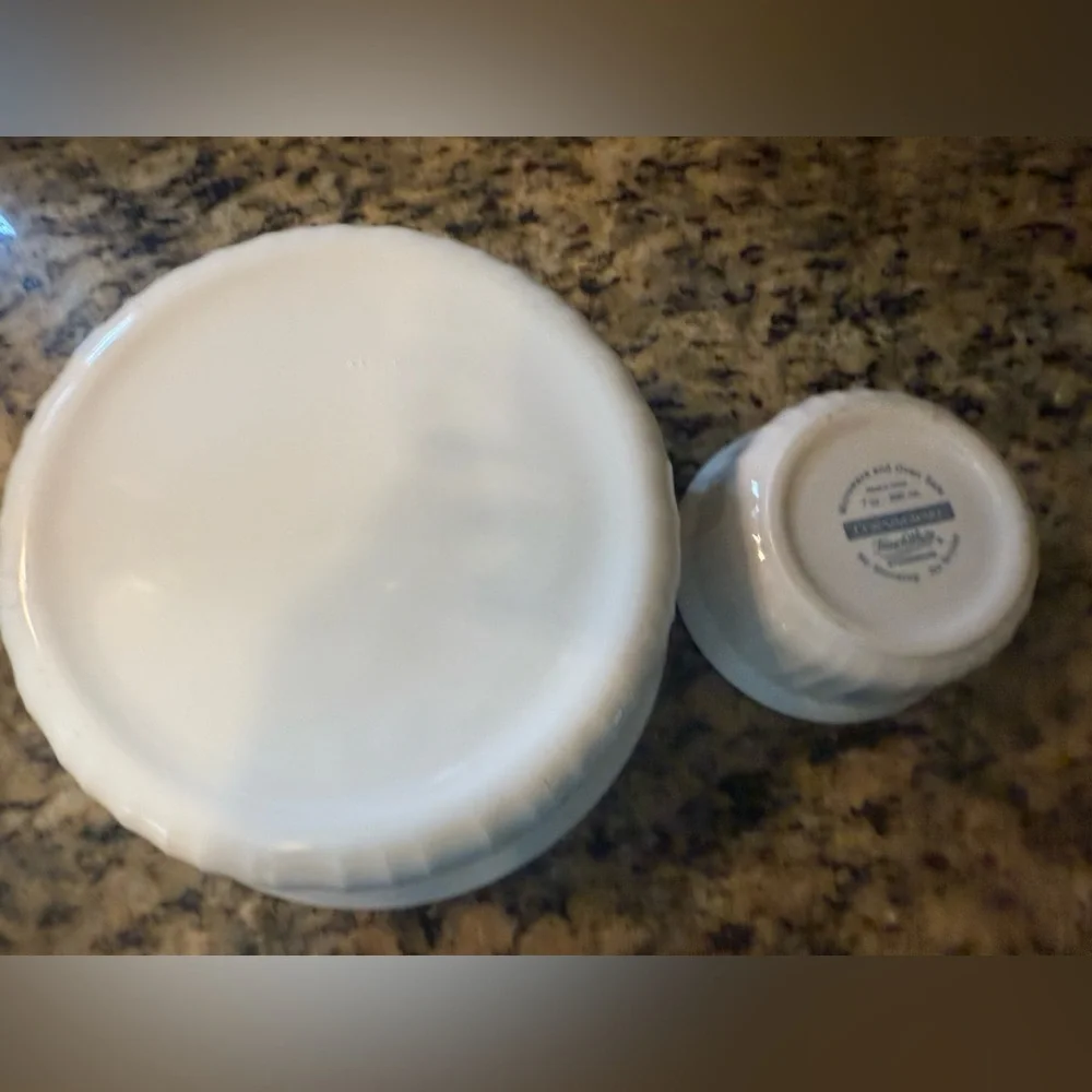 Corning Ware F-5-B White Round Casserole 1.6 Liter & 7 ounce dessert or soufflé.
